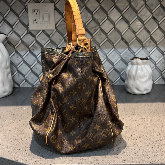 Louis Vuitton purse - Picture 4 of 11